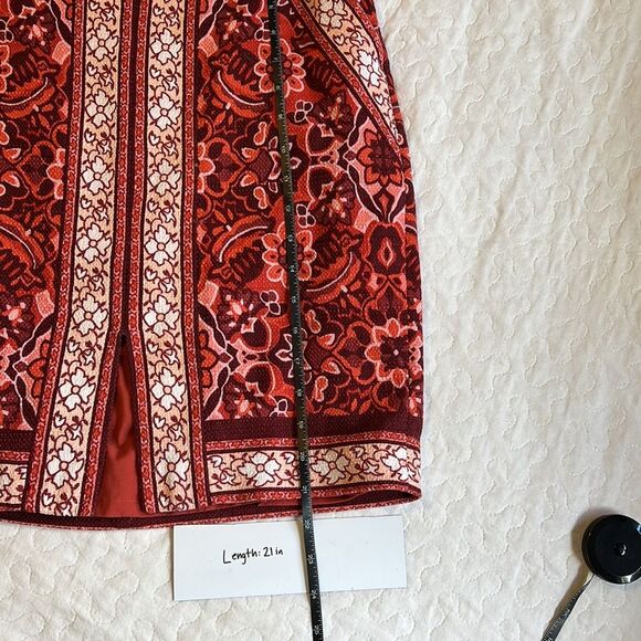 LOFT Pencil Skirt, Stained Glass Tapestry, Maroon Red, SIZE 6 - Picture 6 of 9